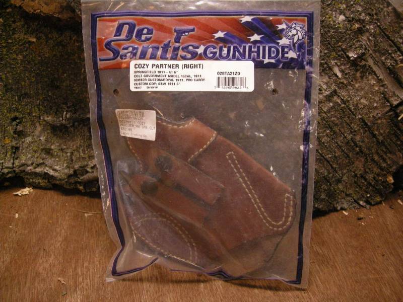 lot 145 image: DeSantis Cozy Partner 1911 Holster