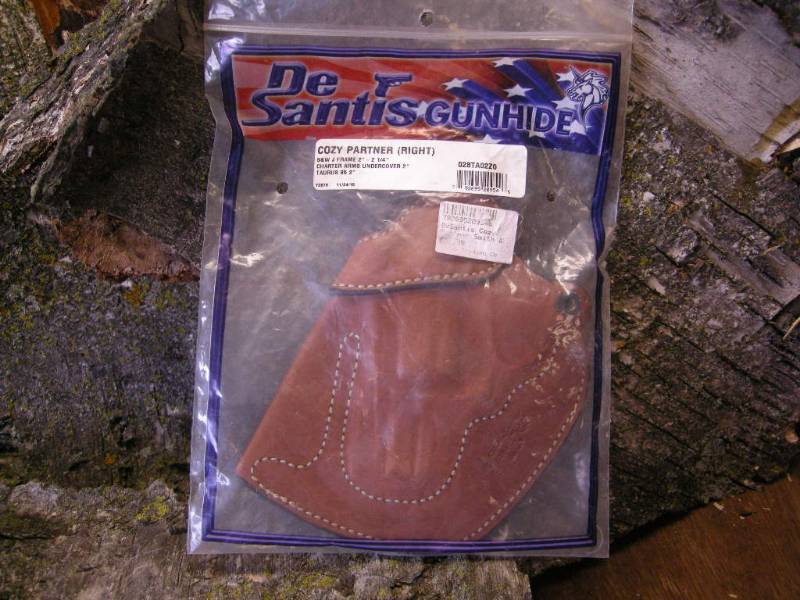 lot 171 image: DeSantis Cozy Partner S&W J Frame Holster
