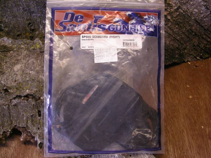 lot 172 image: DeSantis Speed Scabbard Walther PPS