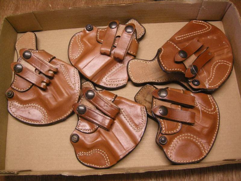 lot 190 image: 5 DeSantis Holsters