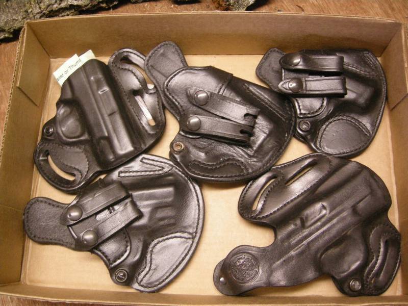 lot 191 image: 5 DeSantis Holsters
