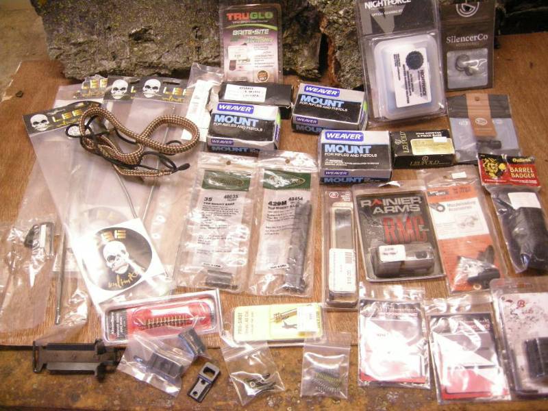 lot 194 image: Group Firearm Accessories