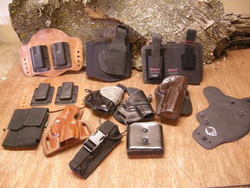 lot 197 image: Misc Holsters, Mag Holders