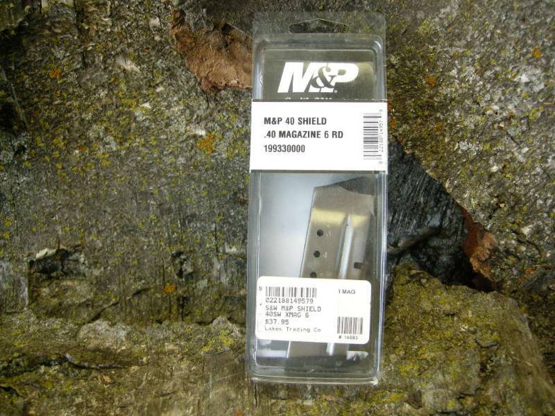 lot 32 image: M&P .40 Magazine 15 Round