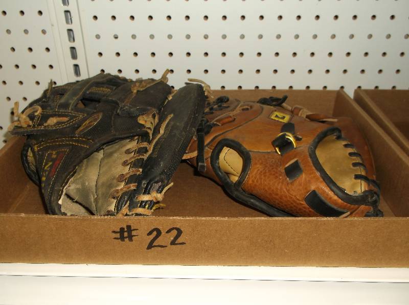 BASEBALL GLOVES