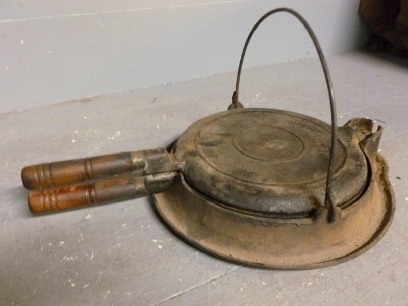 Antique Wagner Waffle Pan
