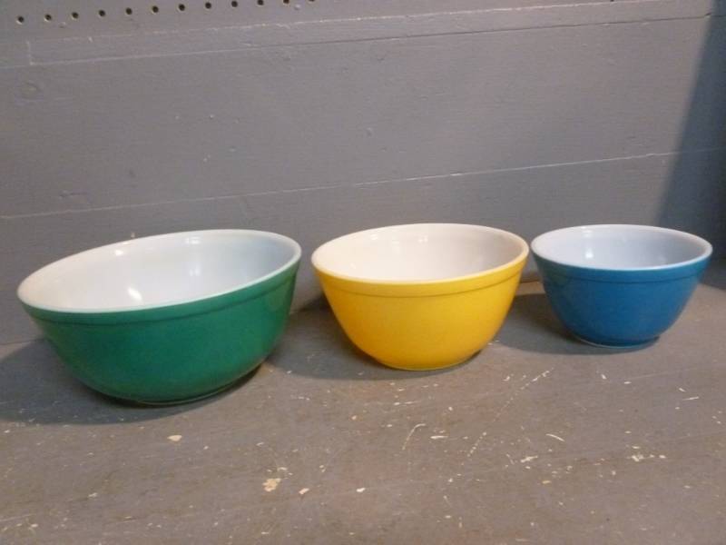 Vintage Pyrex Bowl Set