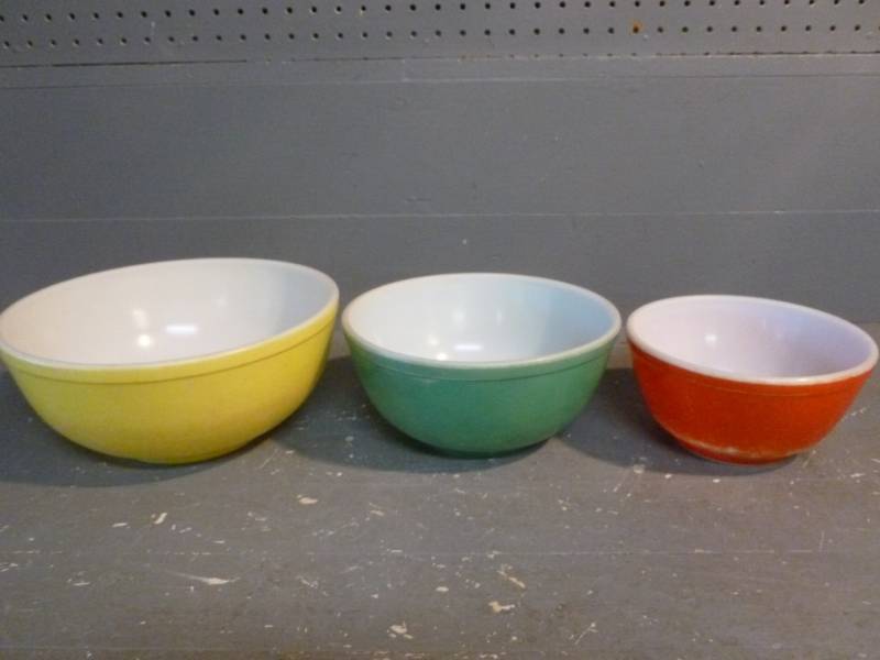 Vintage Pyrex Bowl Set