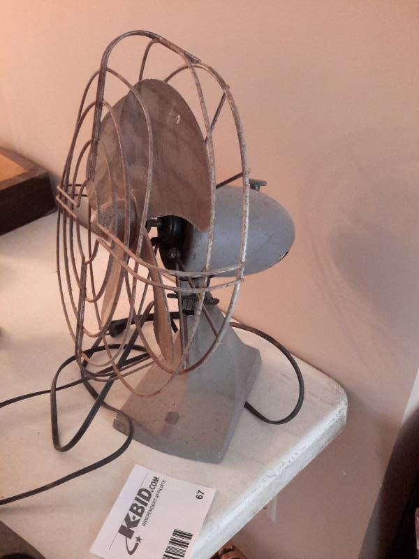 lot 67 image: Montgomery Ward & Co Desk Fan