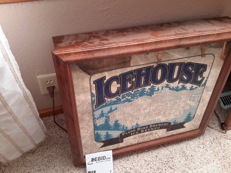 lot 2 image: Icehouse Beer, Mirrored Light Up Sign