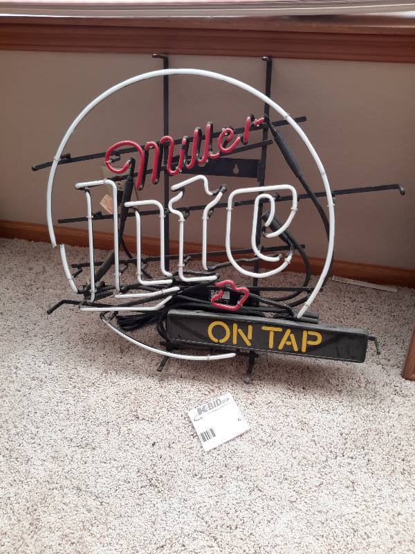 lot 6 image: Miller Lite Neon Sign