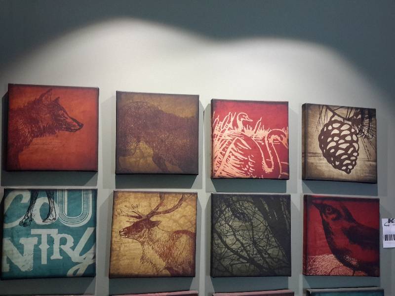 lot 36 image: 12 Small Wall Accent Pieces