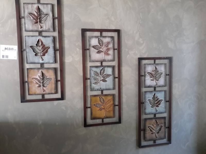 lot 37 image: 3 Wall Accents