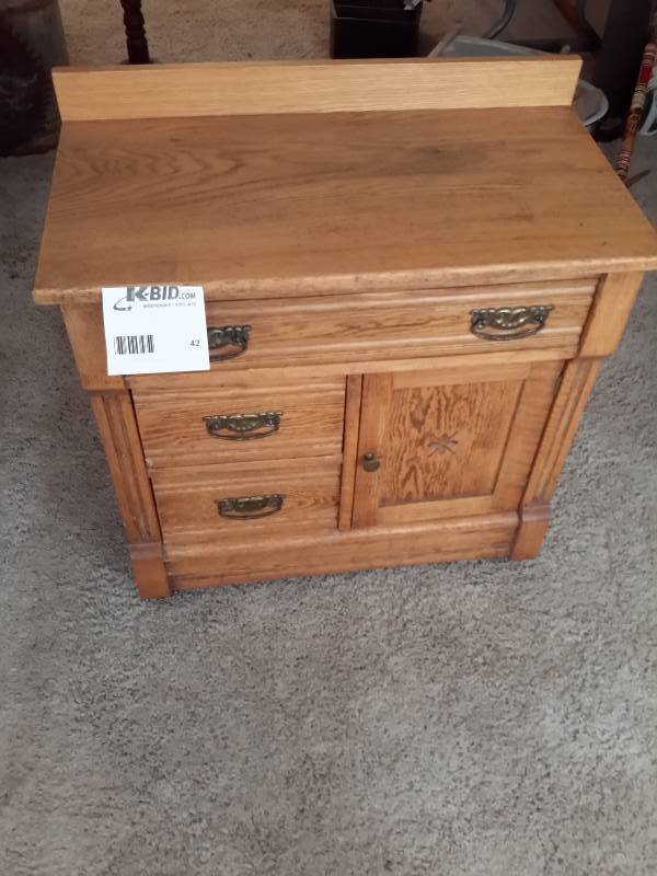 lot 42 image: Wooden Bar Cabinet