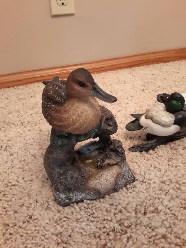 lot 58 image: 1 Set of Bookends, 1 Ducks Unlimited Art Piece
