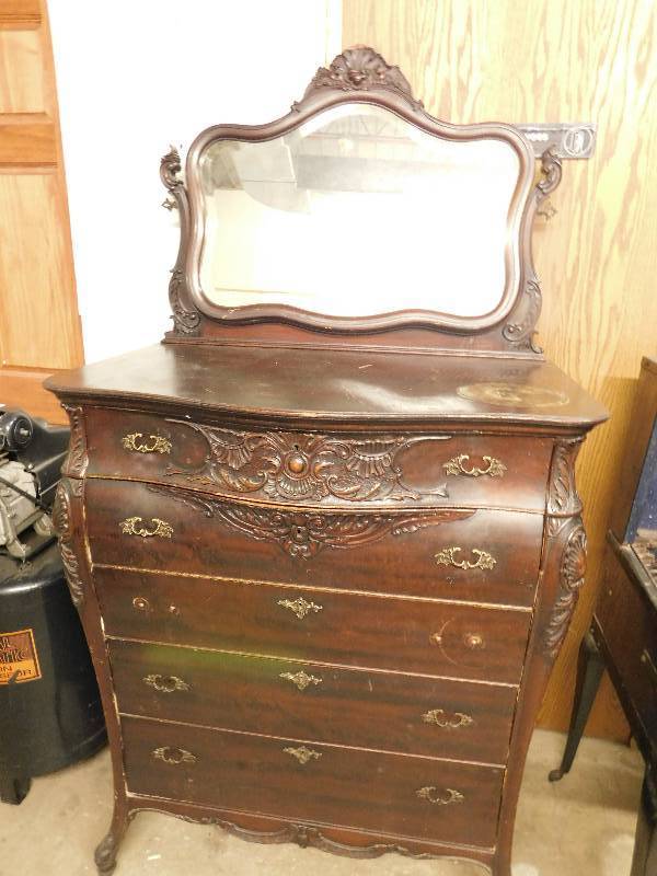 Antique 5 Drawer Dresser On Casters With Attached Mirror