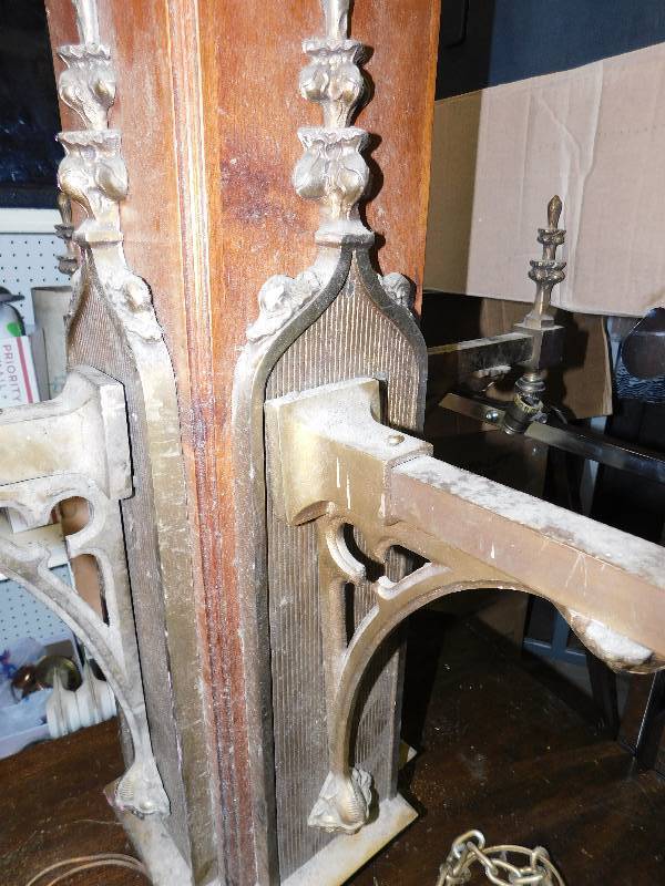 lot 20 image: WoodenBrass Chandelier