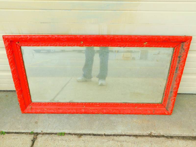 lot 23 image: Antique Framed Wall Mirror