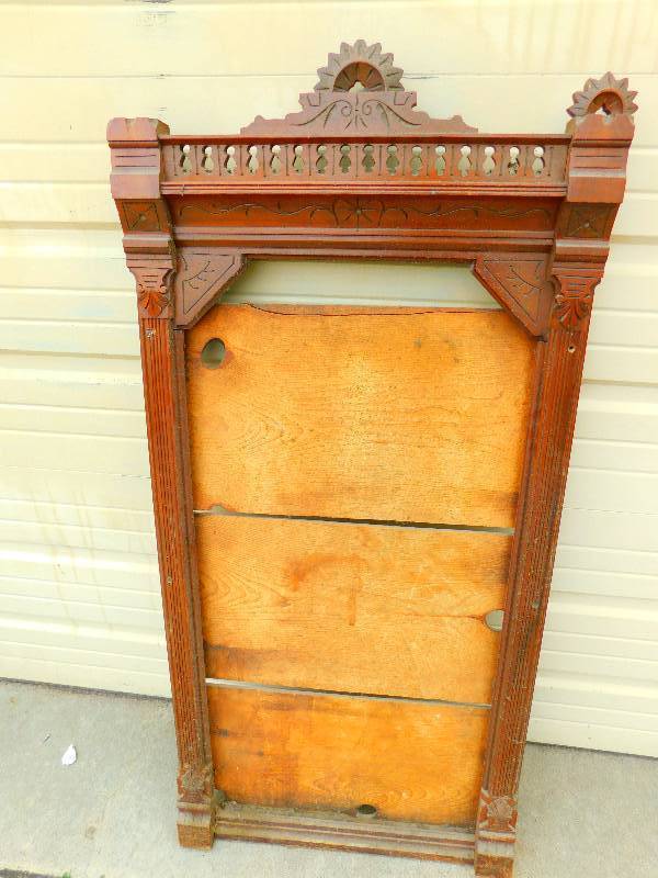 lot 24 image: Antique Hand Carved Wooden Frame