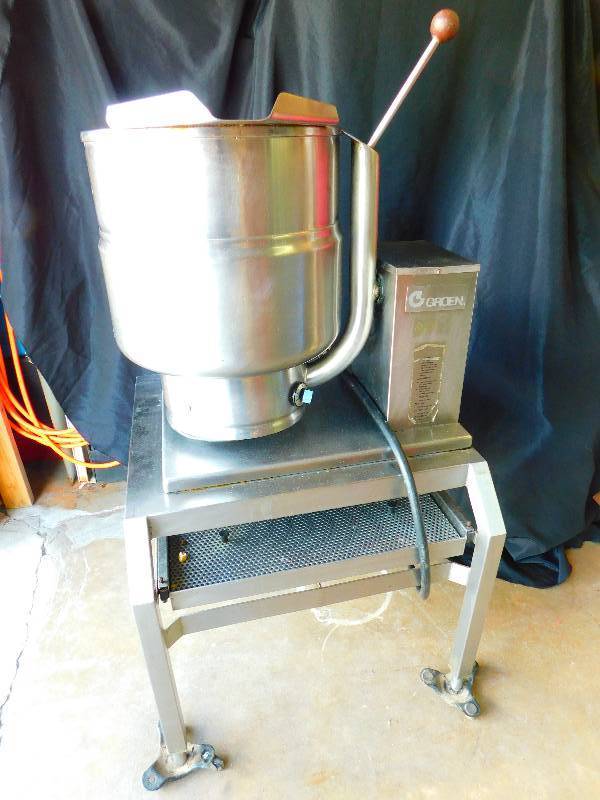 lot 25 image: Electric Soup Kettle