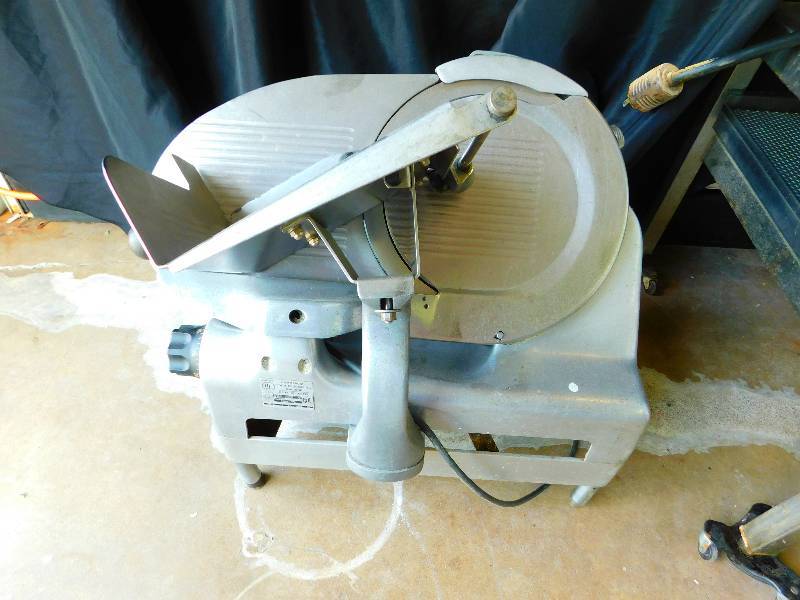 lot 26 image: Berkel 818 Automatic Deli Meat and Cheese Slicer