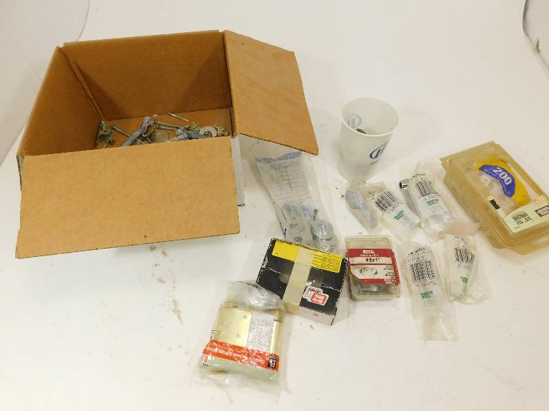 lot 76 image: Box Of Miscellaneous Items