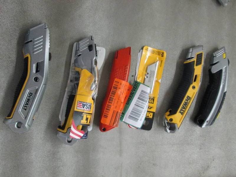 lot 252 image: Lot of 5 Utility Knives plus blades...