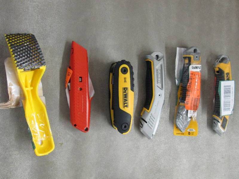 lot 253 image: Lot of 6 Utility Knives plus multi...