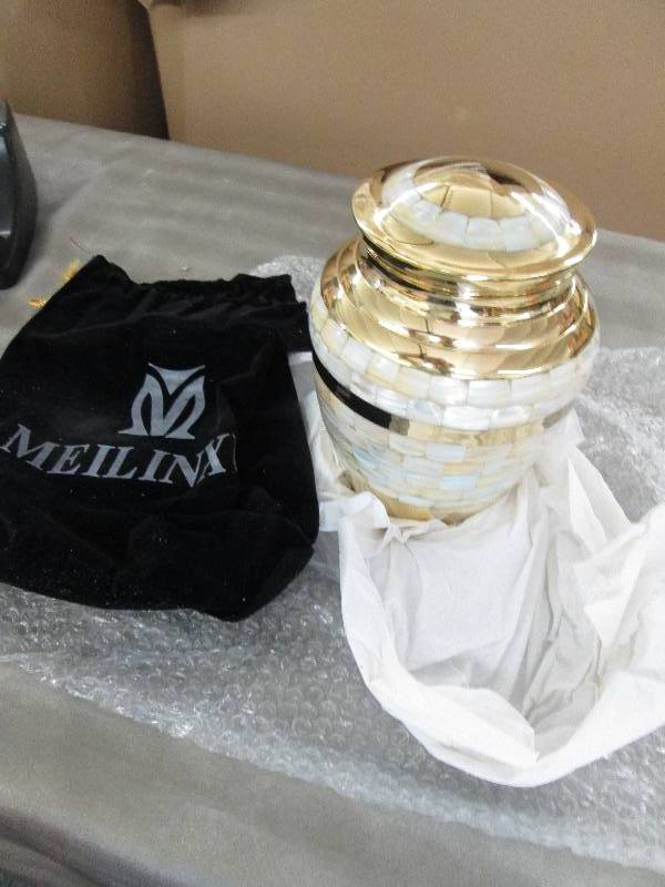 lot 294 image: MEILINXU Funeral Urn by Cremation U...