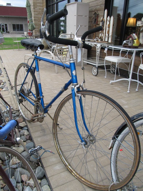 lot 6 image: Vintage SCHWINN Varsity Bicycle