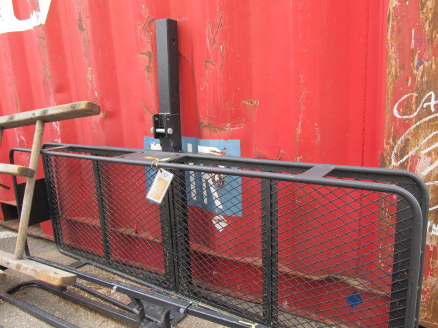 lot 10 image: Heavy Duty Hitch Cargo Carrier