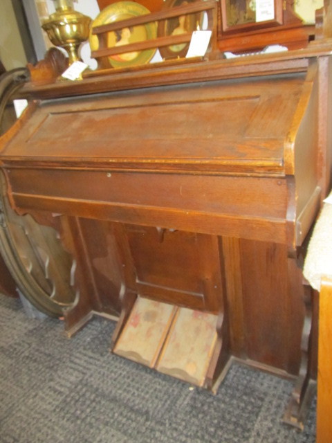 lot 21 image: Working Vintage Organ