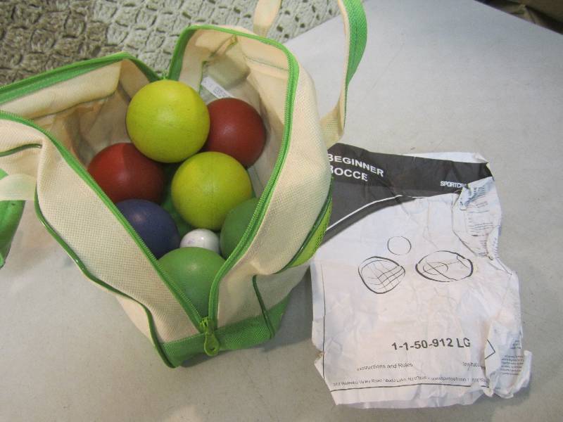 lot 6 image: Bocce Ball Set in Carry Bag  EW1...