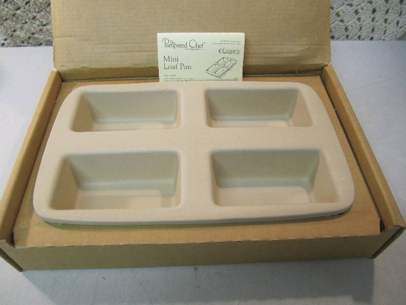 lot 10 image: The Pampered Chef Mini Loaf Pan in ...