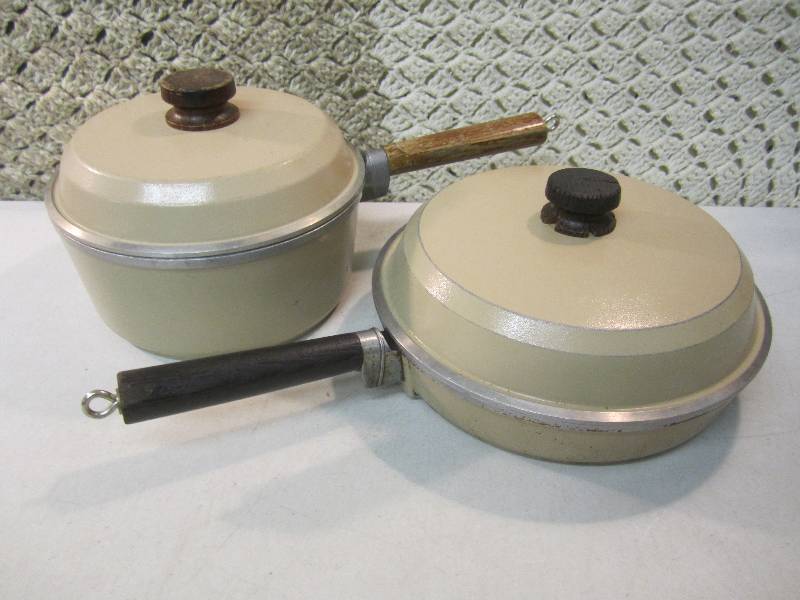 lot 20 image: Vintage Club Pot and Pan with Lids ...