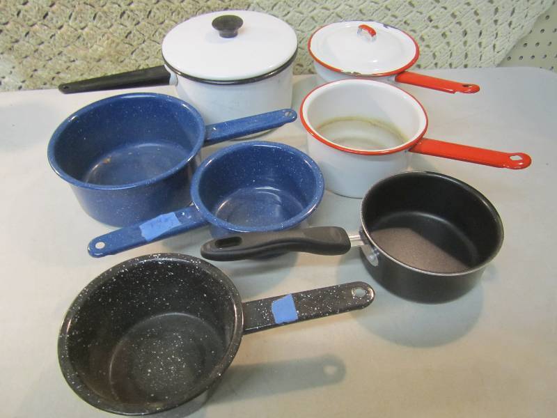 lot 24 image: Lot of Misc Vintage Pans  RM4...