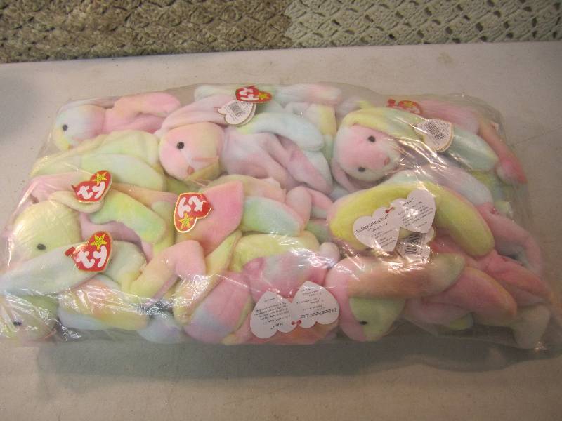 lot 38 image: Lot of 12 TY Beanie Baby Hippie R...