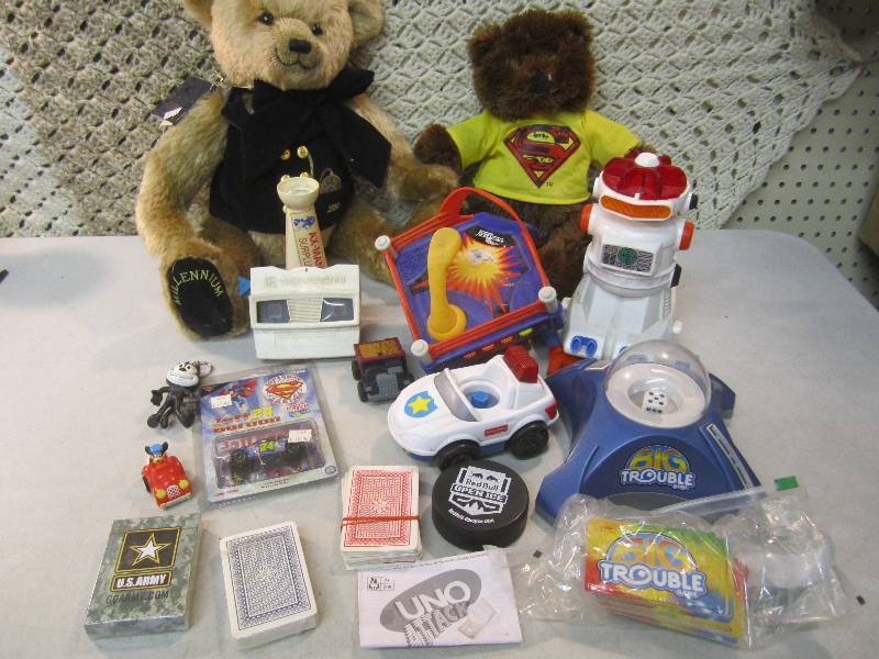 lot 45 image: Lot of Misc See photos.  RM5...