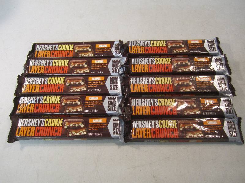 lot 62 image: 10 King Size Hersheys Caramel Cooki...