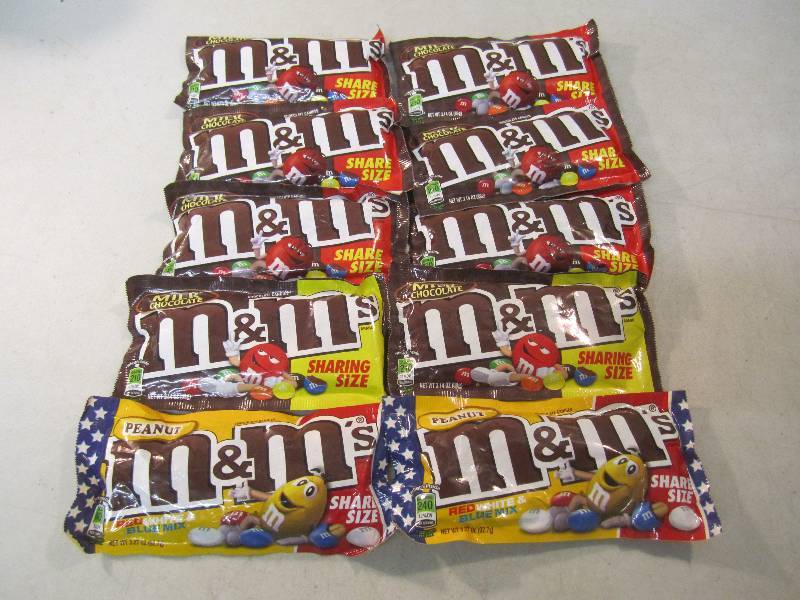 lot 70 image: 10 Bags of M&Ms 2 with Peanuts, re...