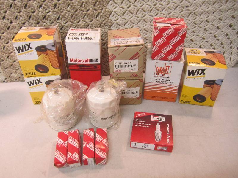 lot 164 image: Lot of Misc Filters and Spark Plugs...