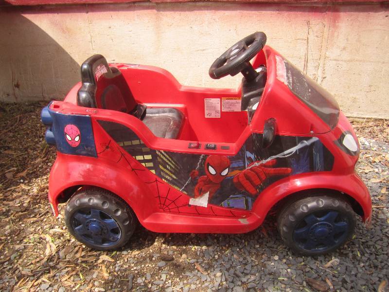 lot 172 image: Spiderman Power Wheels Car No Charg...