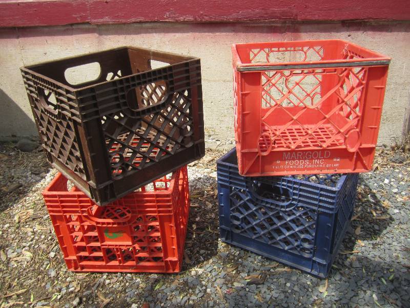 lot 173 image: Lot of 4 Plastic Crates  RED...