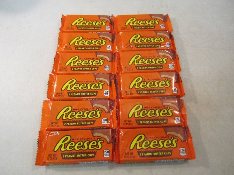 lot 211 image: 12 Reeses Peanut Butter Cups Best b...