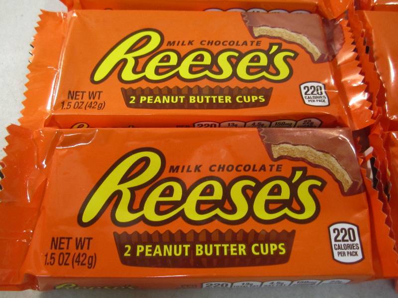 lot 212 image: 12 Reeses Peanut Butter Cups Best b...