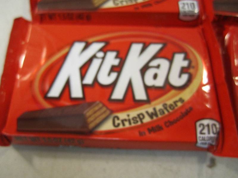 lot 215 image: 12 Kit Kat Candy Bars Best by Sept ...