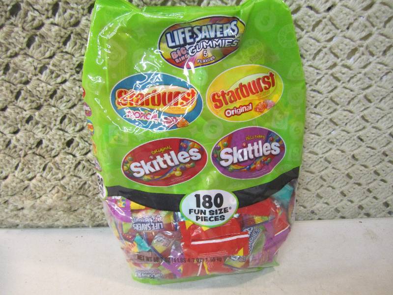 lot 228 image: Large Bag of Mixed Candy 180 Pieces...