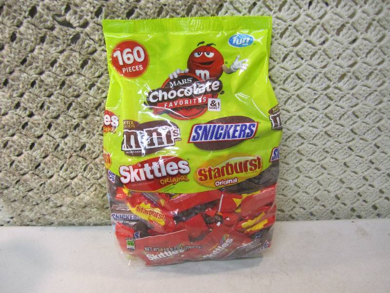lot 230 image: Large Bag of Mixed Candy 160 Pieces...