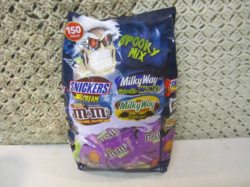 lot 231 image: Large Bag of Mixed Candy 150 Pieces...