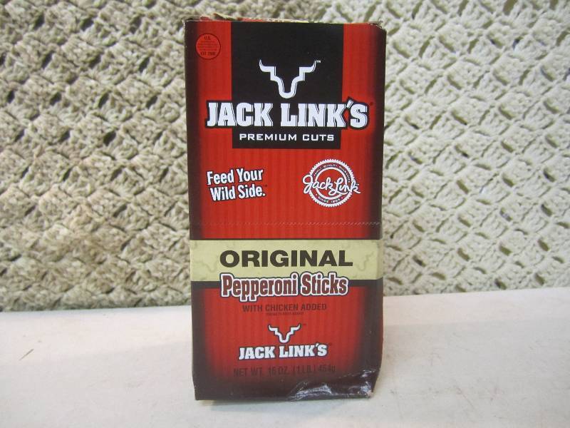 lot 240 image: Box of 20 Jack Links Original Peppe...